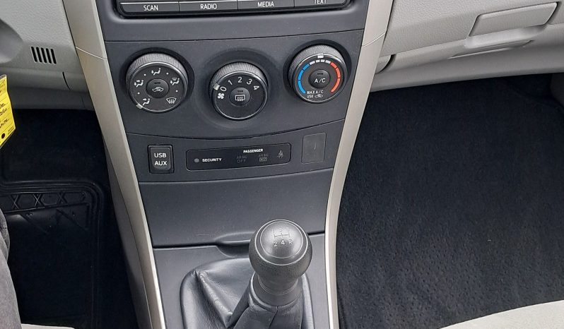 2013 Toyota Corolla full