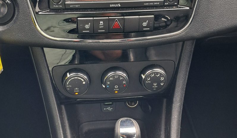 2014 Chrysler 200 Limited full