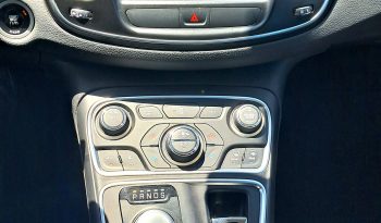 2015 Chrysler 200 Limited full